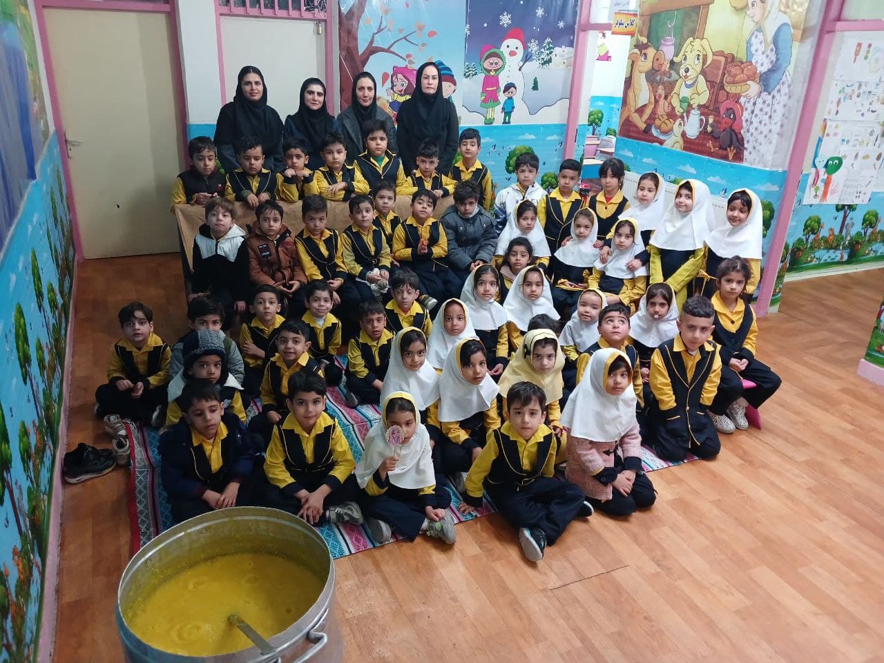 برگزاری  چشن مبعث   و پخت  ندری  برای بچه های  عزیز    کودکستان ماهان